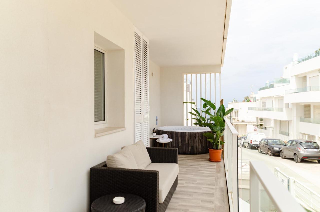 Apartmán Apulialux Seaview Prestige Apt / Jacuzzi + Parking Polignano a Mare Exteriér fotografie